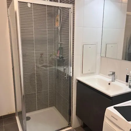 Homestay Privee Dans Un A 37 Min De Champs Elysees